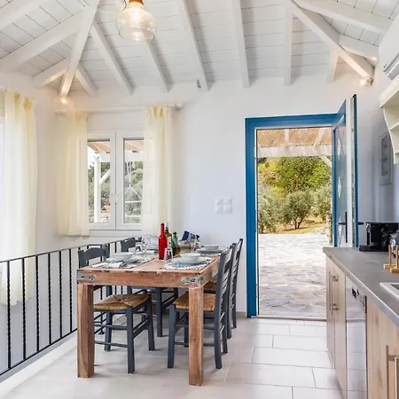 Kyklamino - Sea View, Quietly Defined