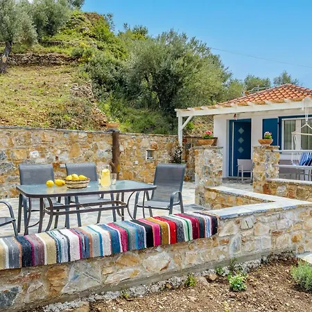 Kyklamino - Sea View, Quietly Defined