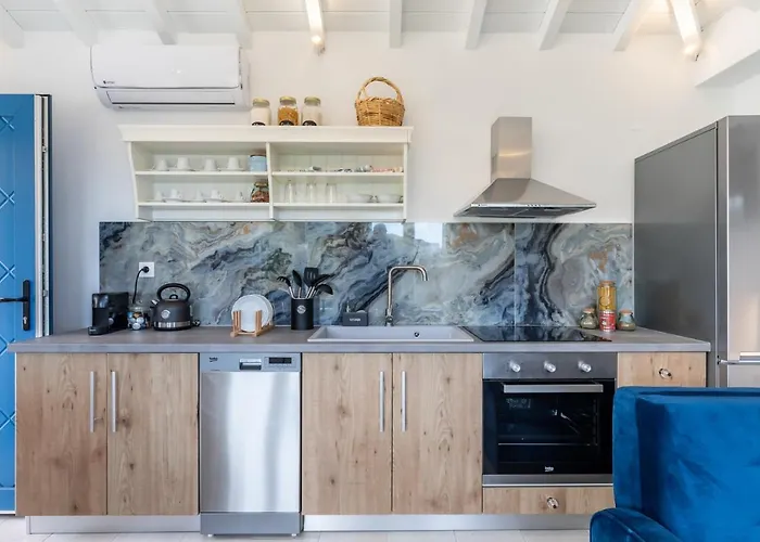 Kyklamino - Sea View, Quietly Defined *