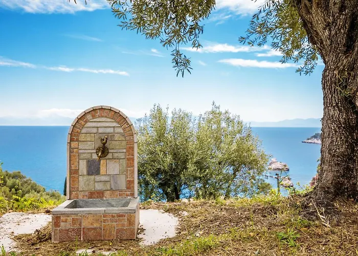 Kyklamino - Sea View, Quietly Defined *